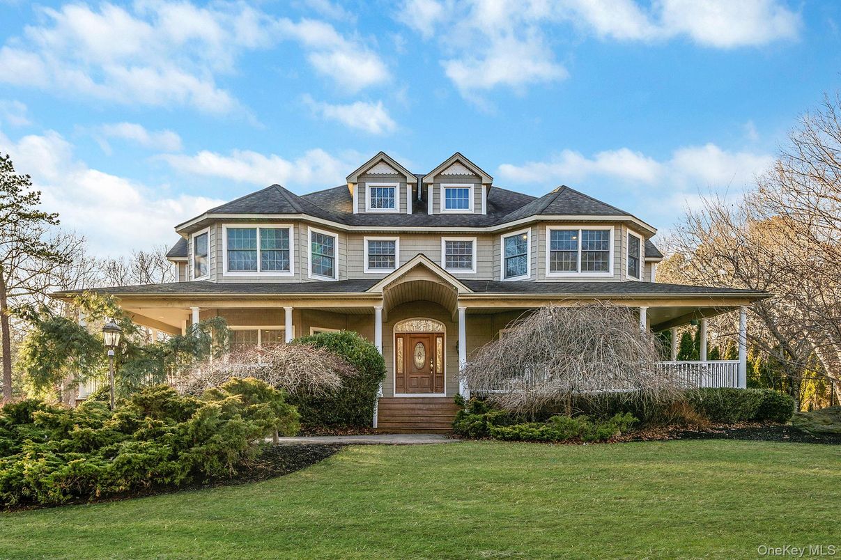 Exterior, Facade, Queen Anne Victorian