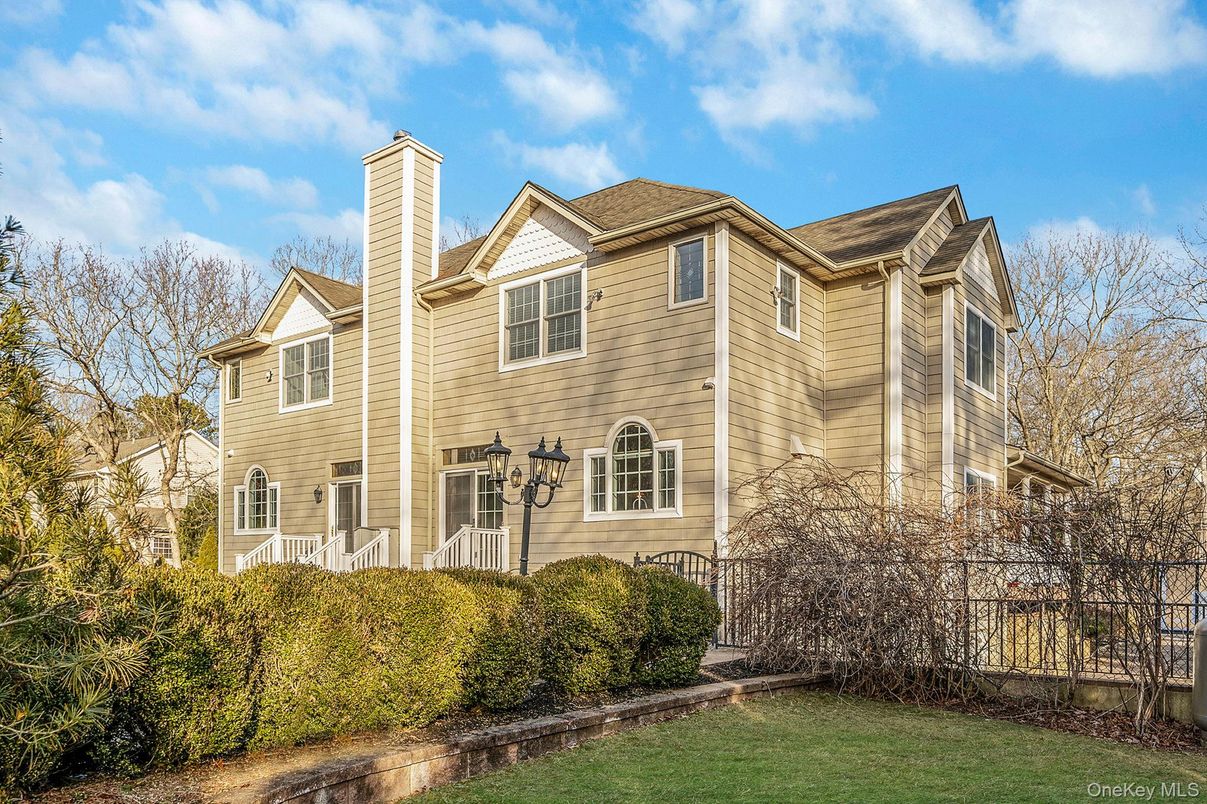 Exterior, Facade, Queen Anne Victorian