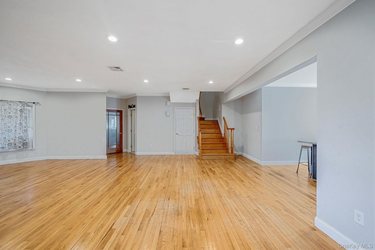 Empty room, Interior, Recessed Lighting, Wood Texture Flooring