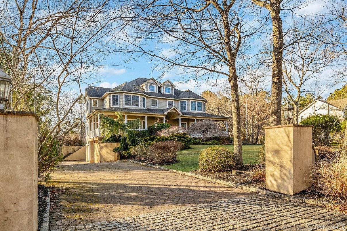 Backyard, Exterior, Facade, Queen Anne Victorian