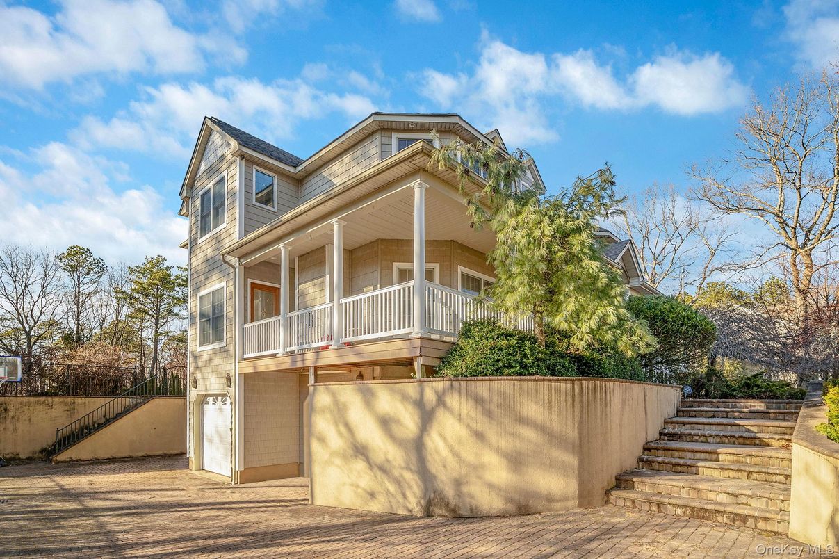 Exterior, Facade, Queen Anne Victorian