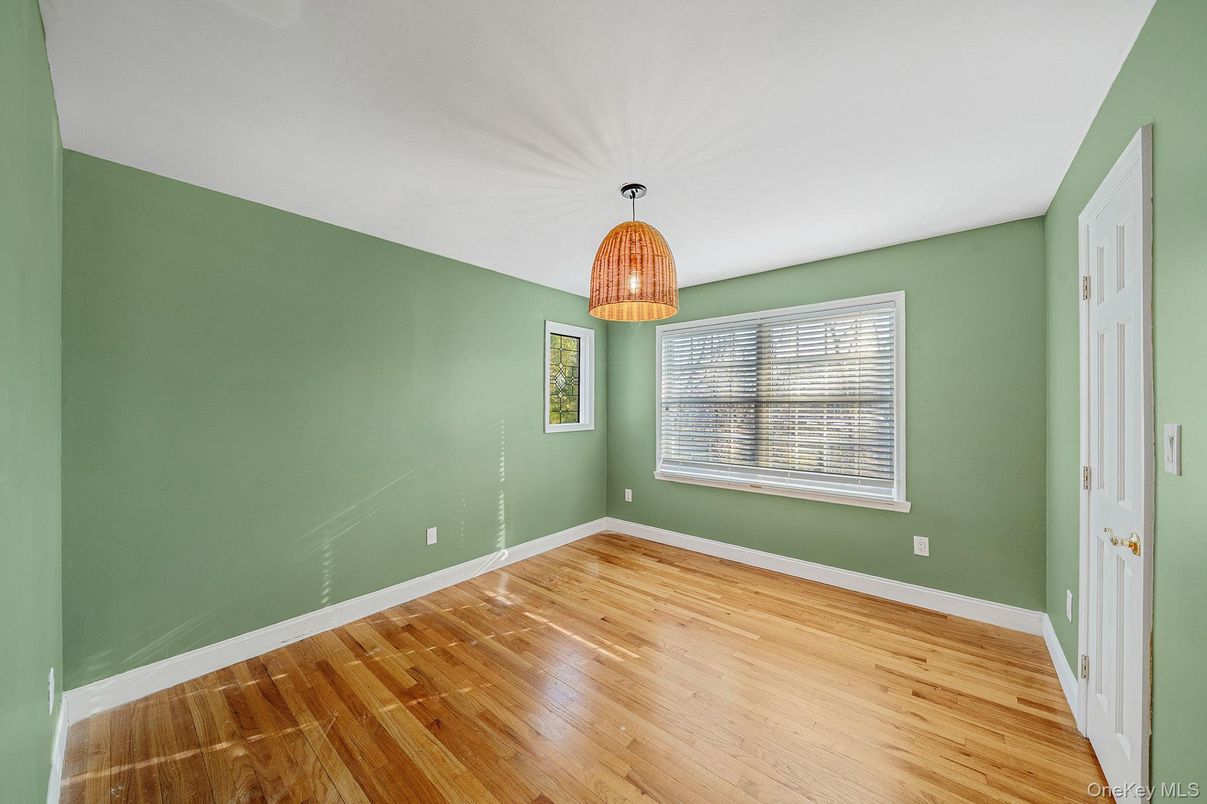 Empty room, Interior, Pendant Lights, Wood Texture Flooring