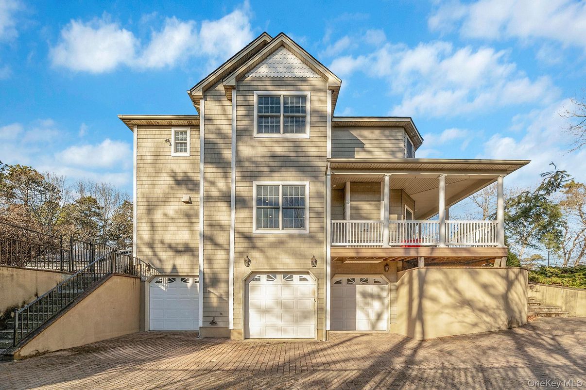 Attached, Exterior, Facade, Queen Anne Victorian
