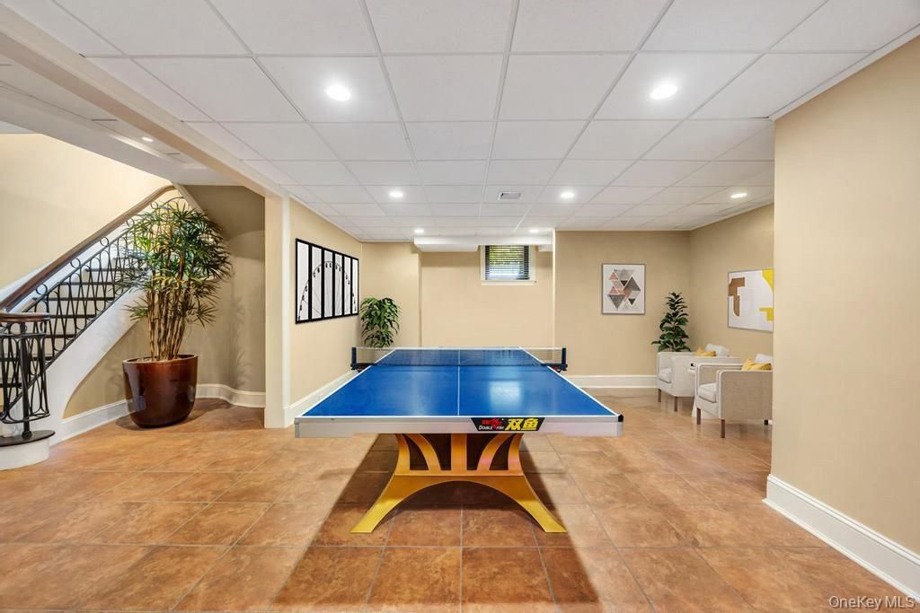 Game Room, Interior, Recessed Lighting