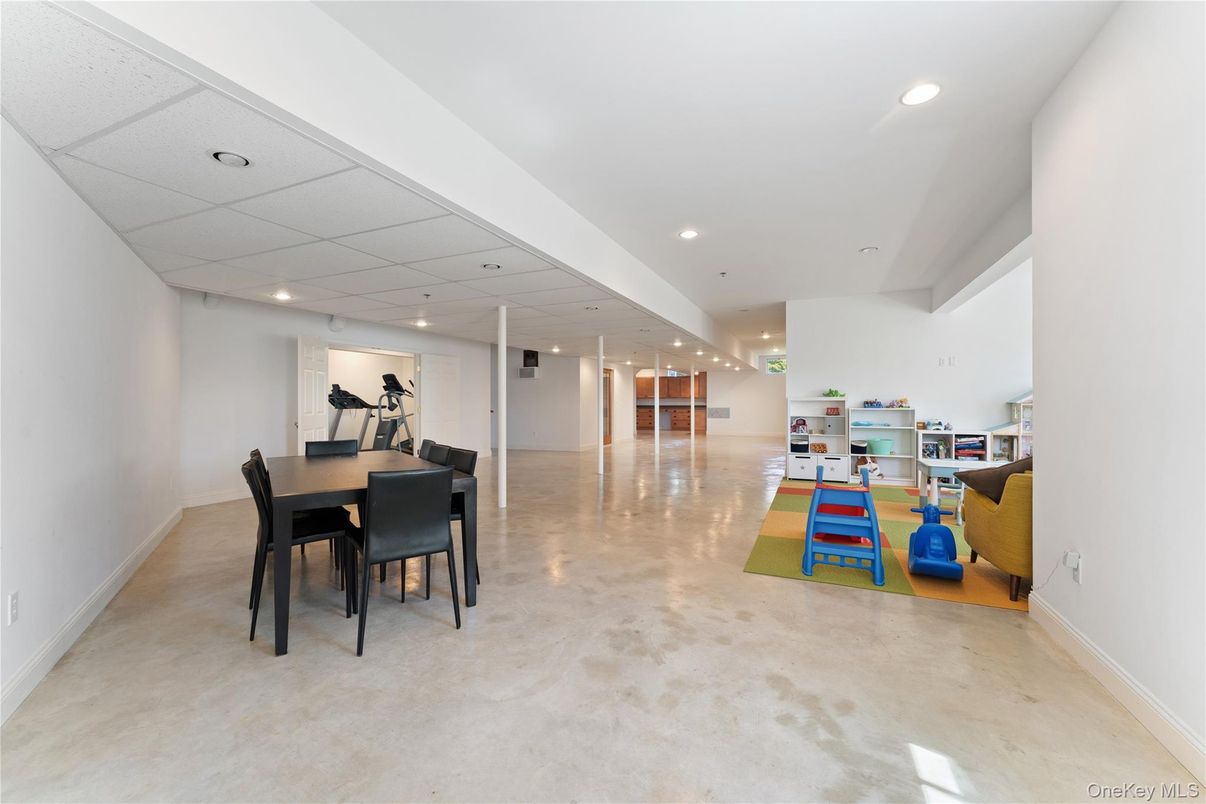 Dining room, Fitness Equipment, Interior, Recessed Lighting