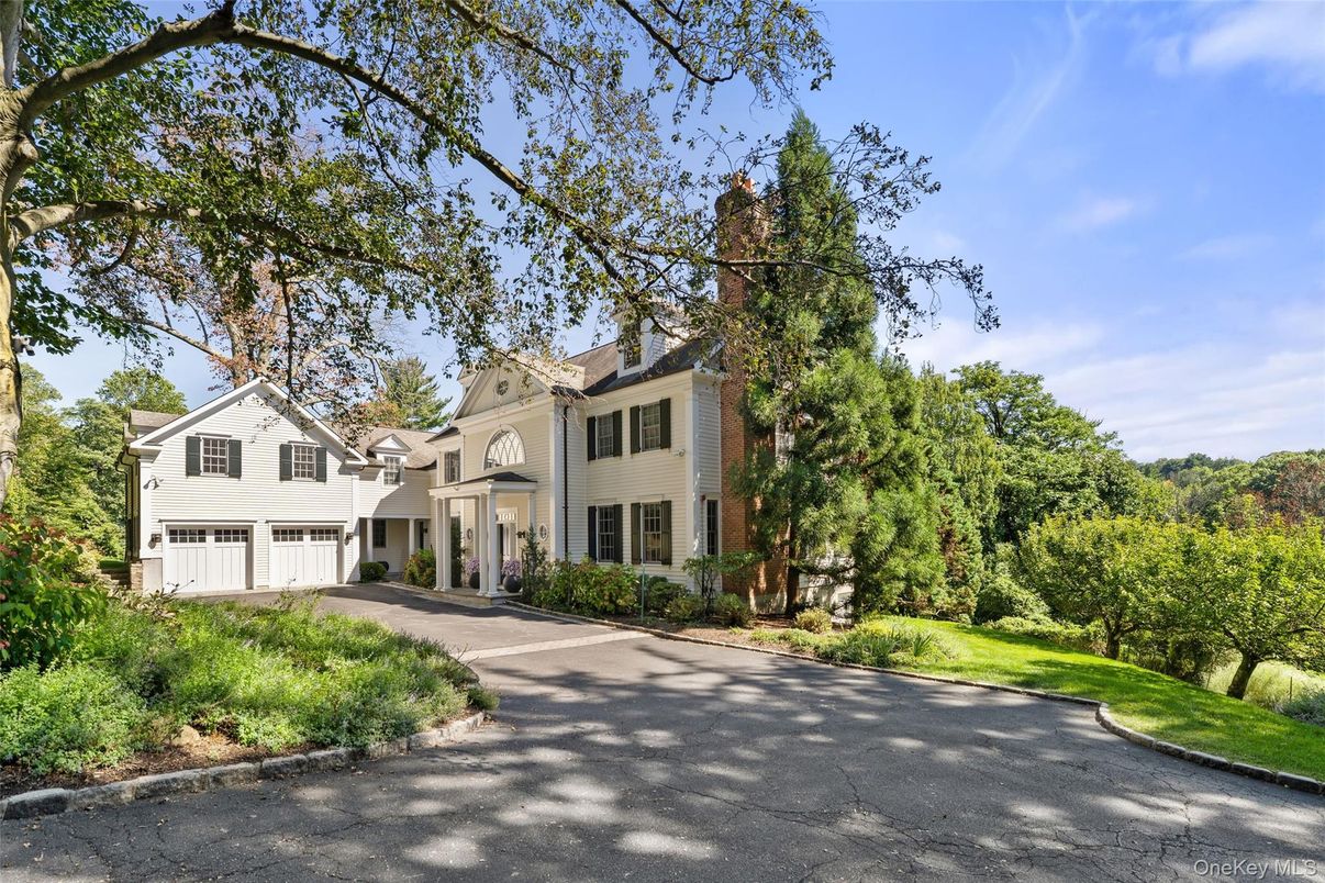 Attached, Exterior, Facade, Farmhouse