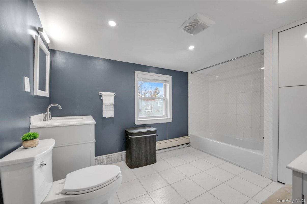 Bathroom, Interior, Recessed Lighting