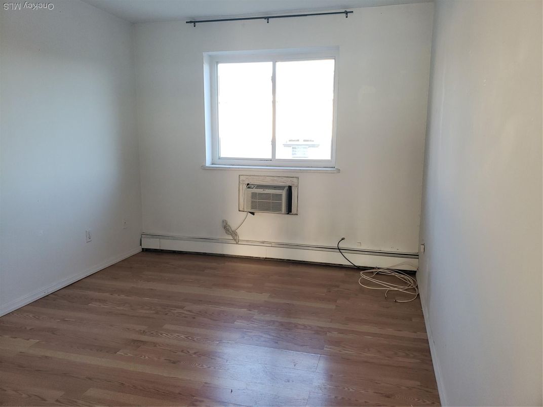 Empty room, Interior, Wooden Ceilings