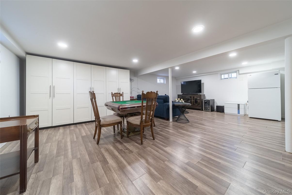 Dining room, Fireplace, Interior, Recessed Lighting, Wood Texture Flooring