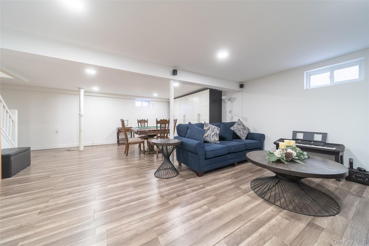 Dining room, Interior, Living room, Piano, Recessed Lighting, Wood Texture Flooring