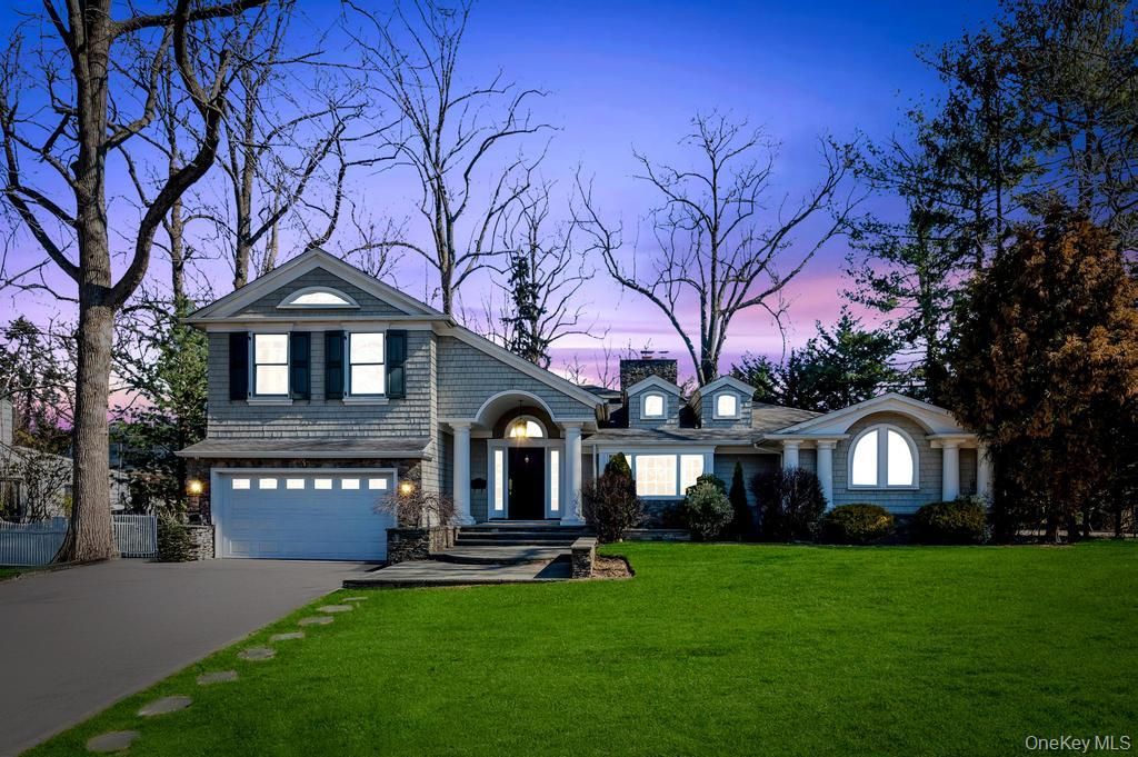 Attached, Exterior, Facade, Split Level