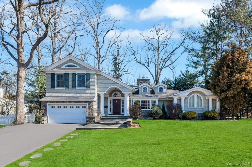 Attached, Exterior, Facade, Split Level