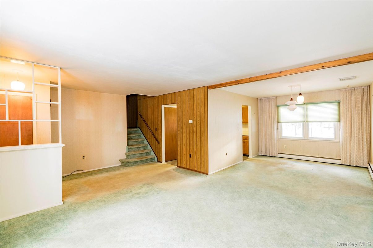 Empty room, Interior, Pendant Lights, Wooden Walls