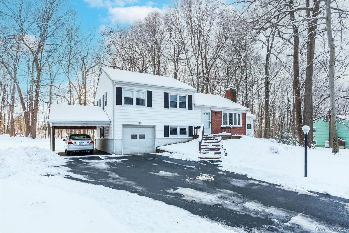 Attached, Exterior, Facade, Brick Facade, Raised Ranch