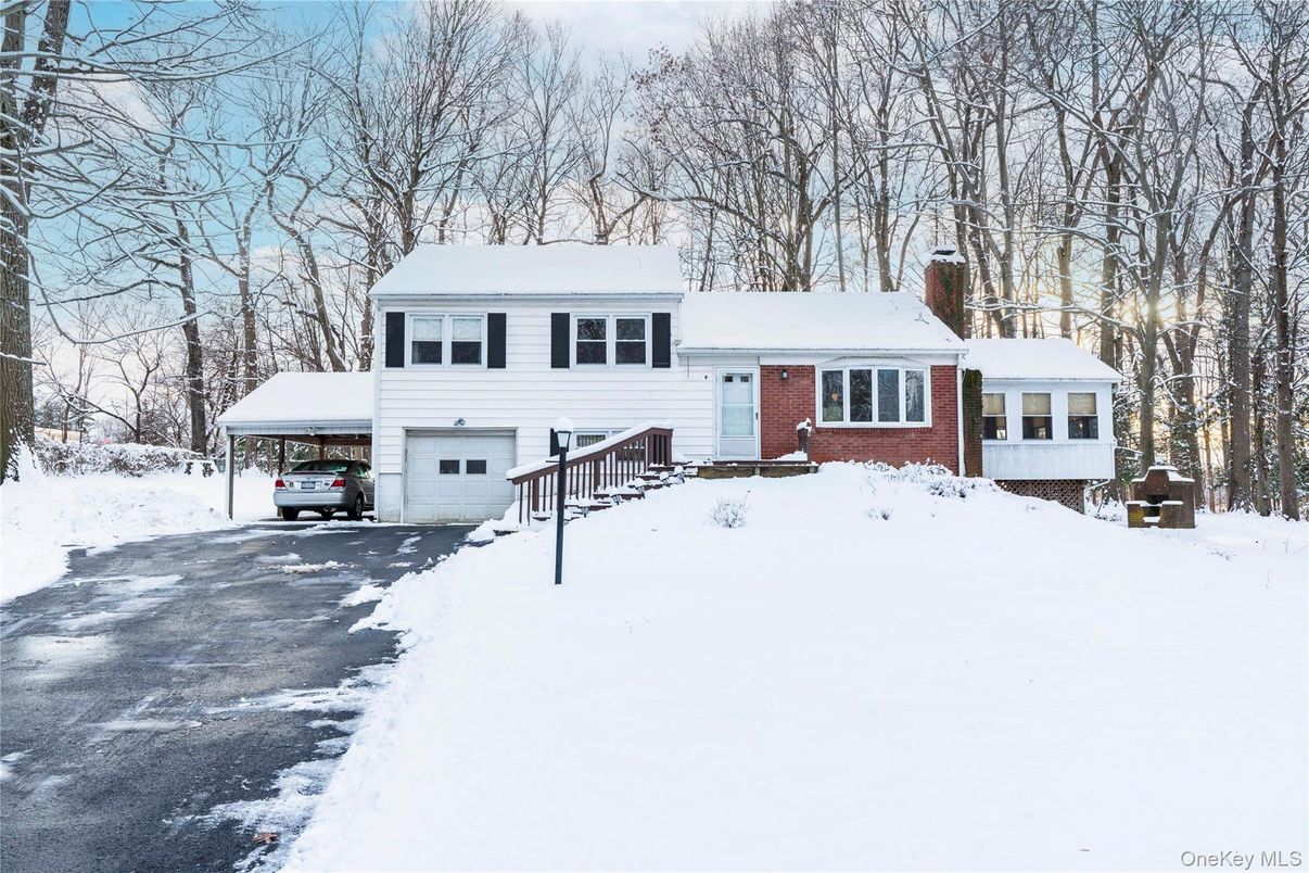 Attached, Exterior, Facade, Brick Facade, Raised Ranch