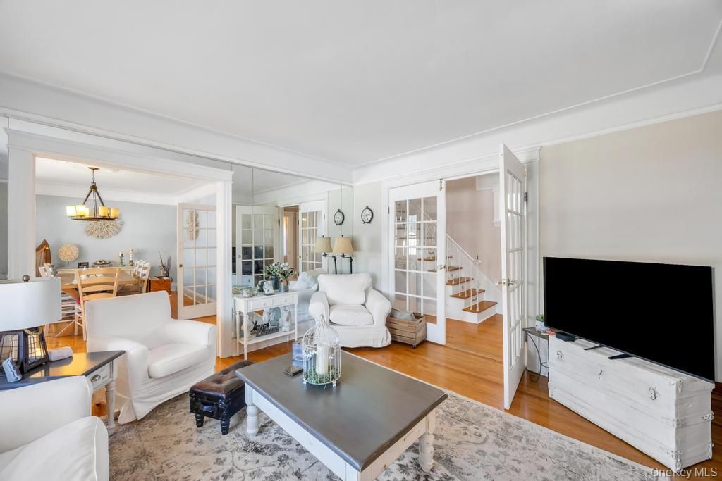 Chandelier, Dining room, Interior, Living room, Wood Texture Flooring