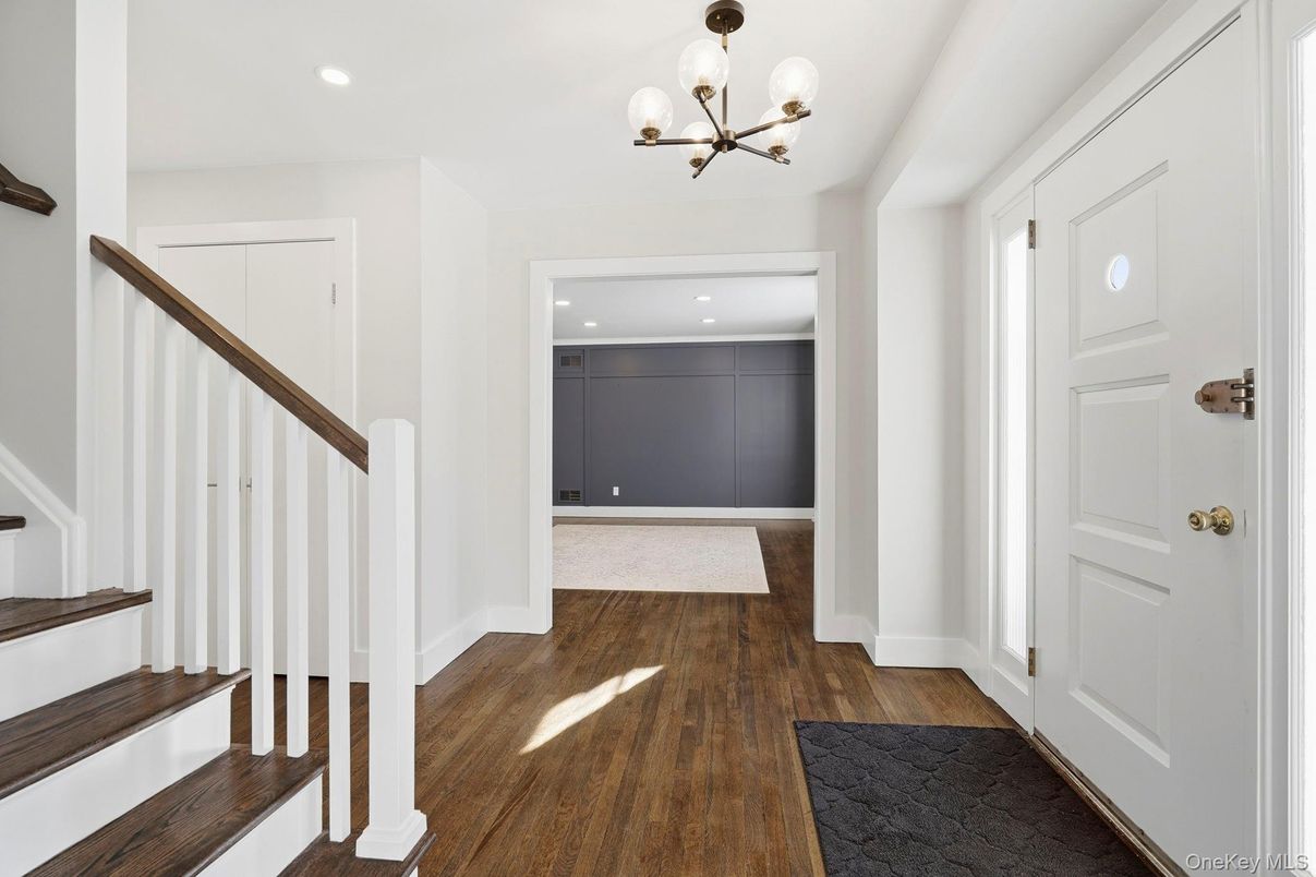 Interior, Pendant Lights, Recessed Lighting, Wood Texture Flooring