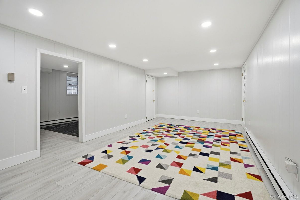 Empty room, Interior, Recessed Lighting