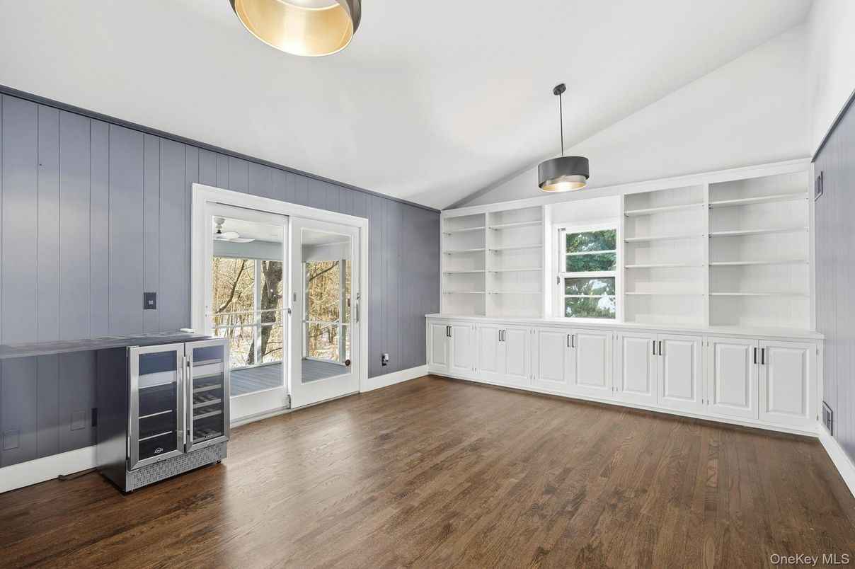 Empty room, Interior, Pendant Lights, Wood Texture Flooring