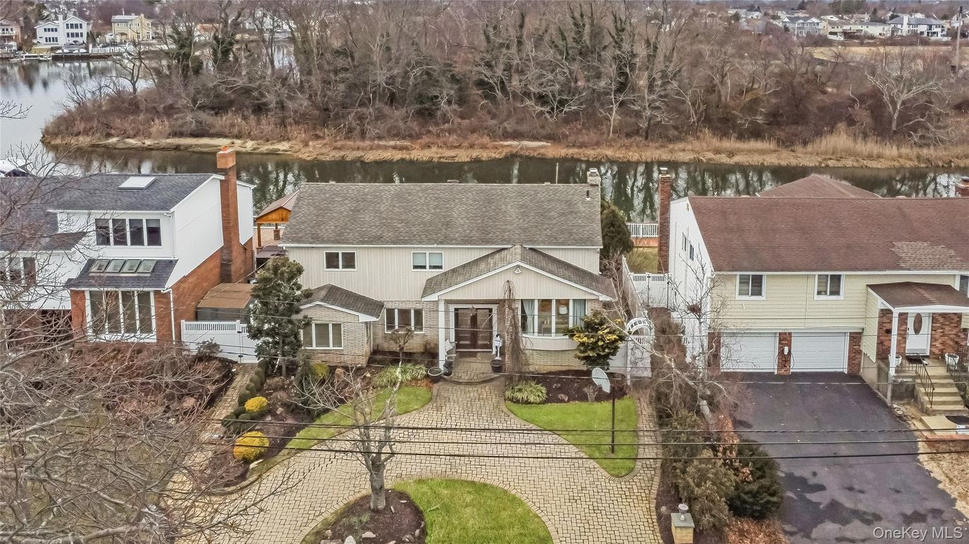 Attached, Exterior, Facade, Rowhouse