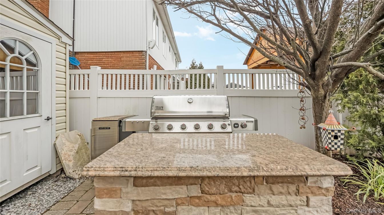 Exterior, Outdoor Kitchen