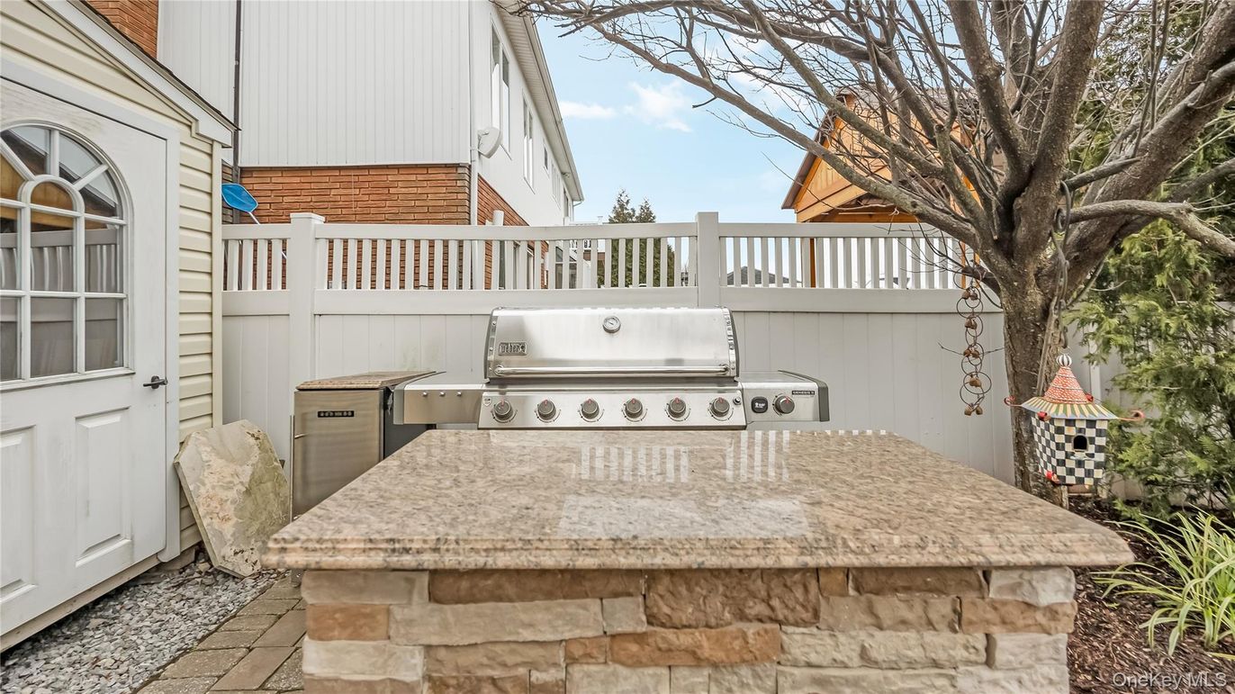 Exterior, Outdoor Kitchen