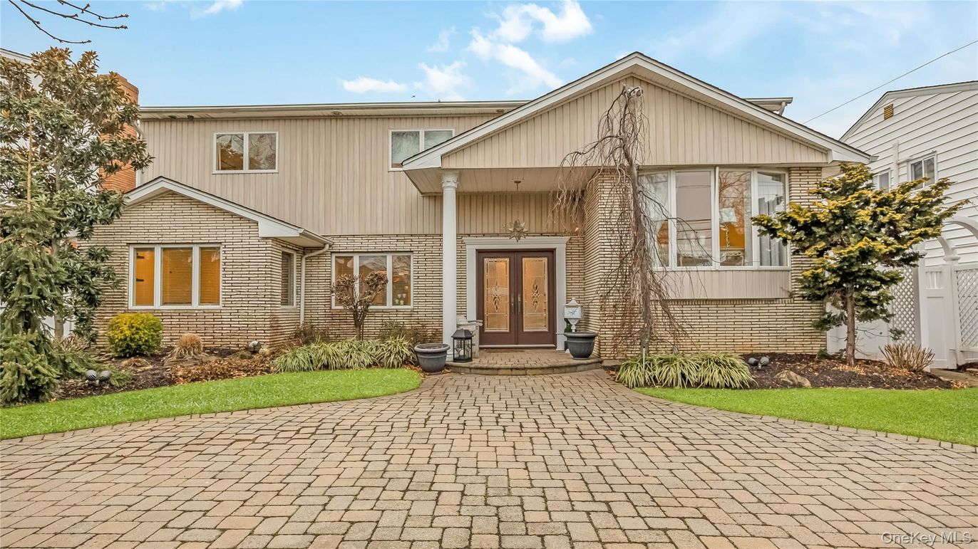 Exterior, Facade, Brick Facade, Farmhouse