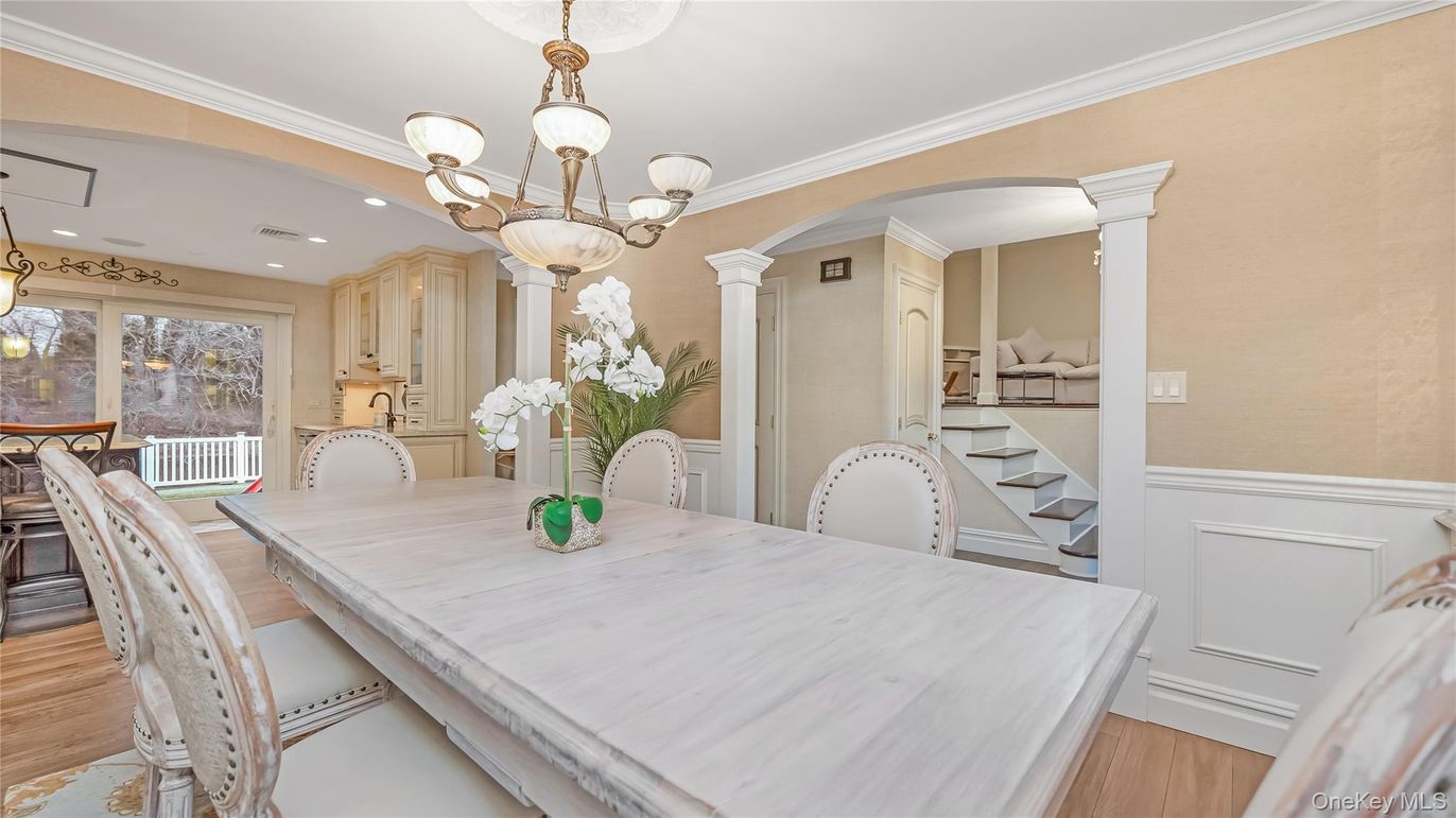 Chandelier, Dining room, Interior, Recessed Lighting, Wood Texture Flooring