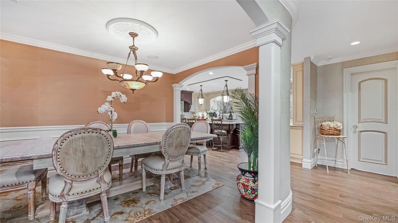 Chandelier, Dining room, Interior, Recessed Lighting, Wood Texture Flooring