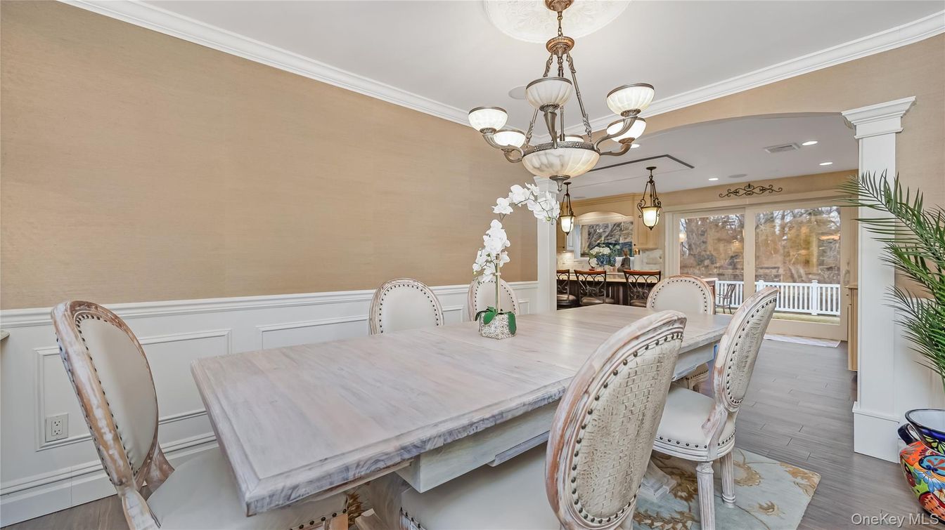 Chandelier, Dining room, Interior, Recessed Lighting, Wood Texture Flooring