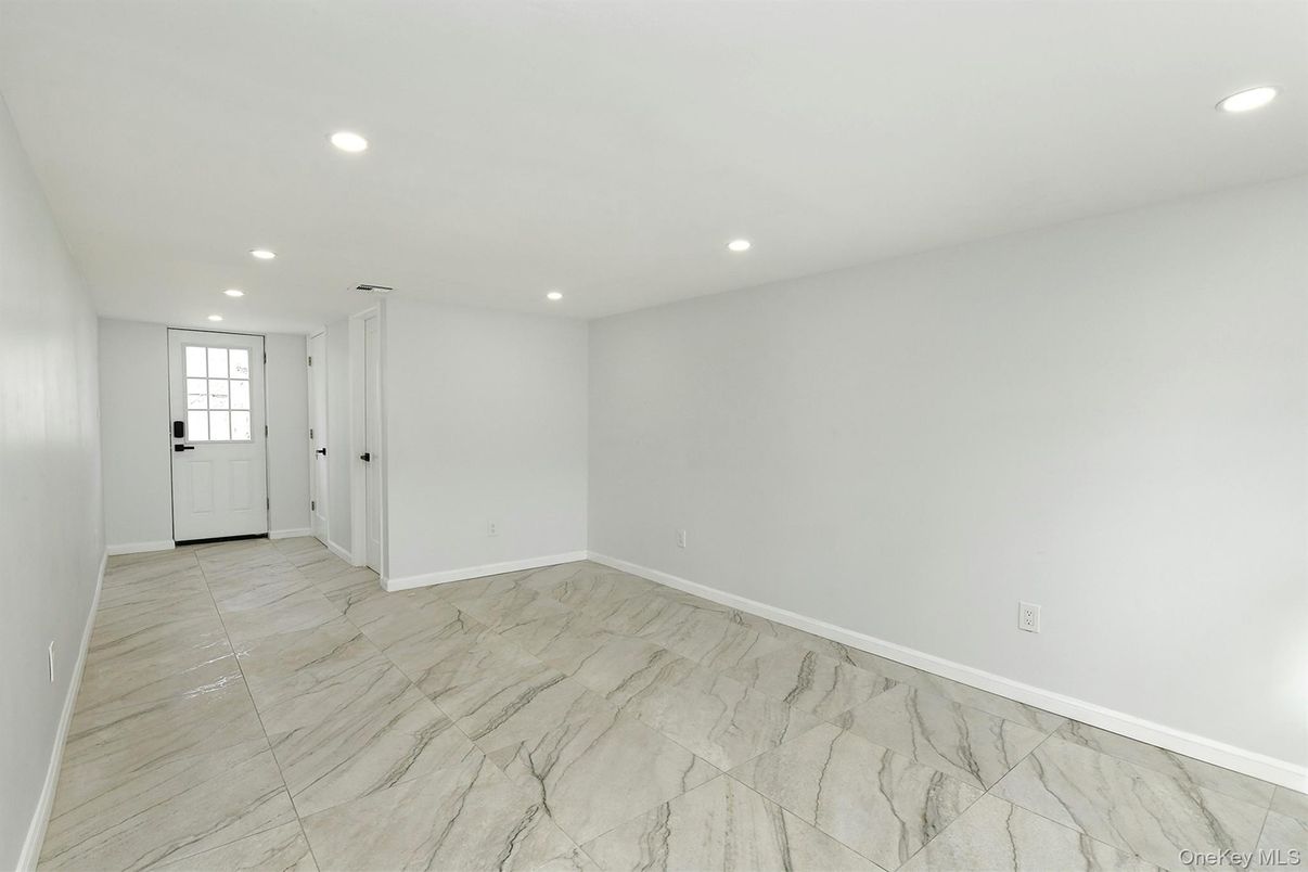 Empty room, Interior, Marble, Recessed Lighting
