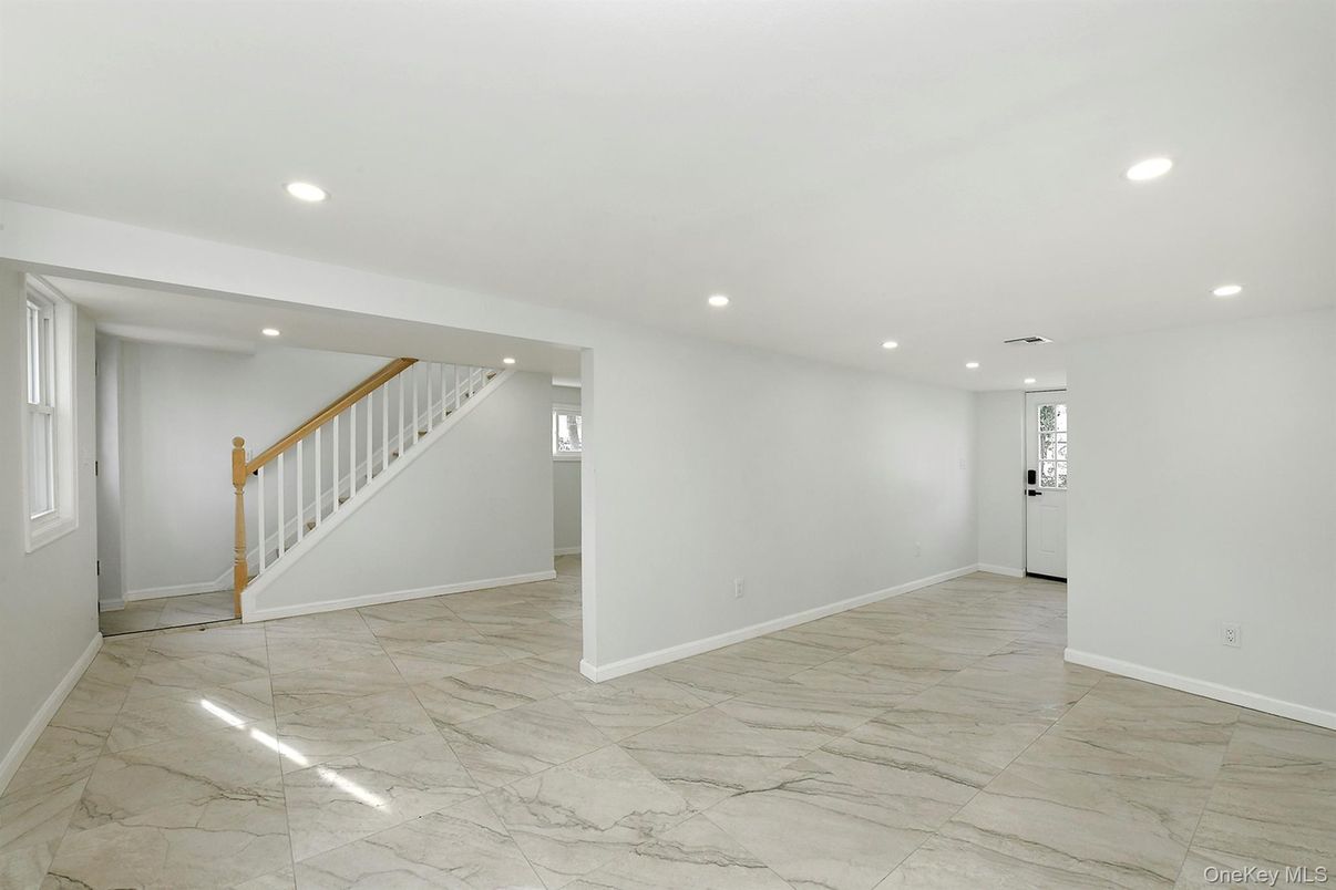 Empty room, Interior, Marble, Recessed Lighting