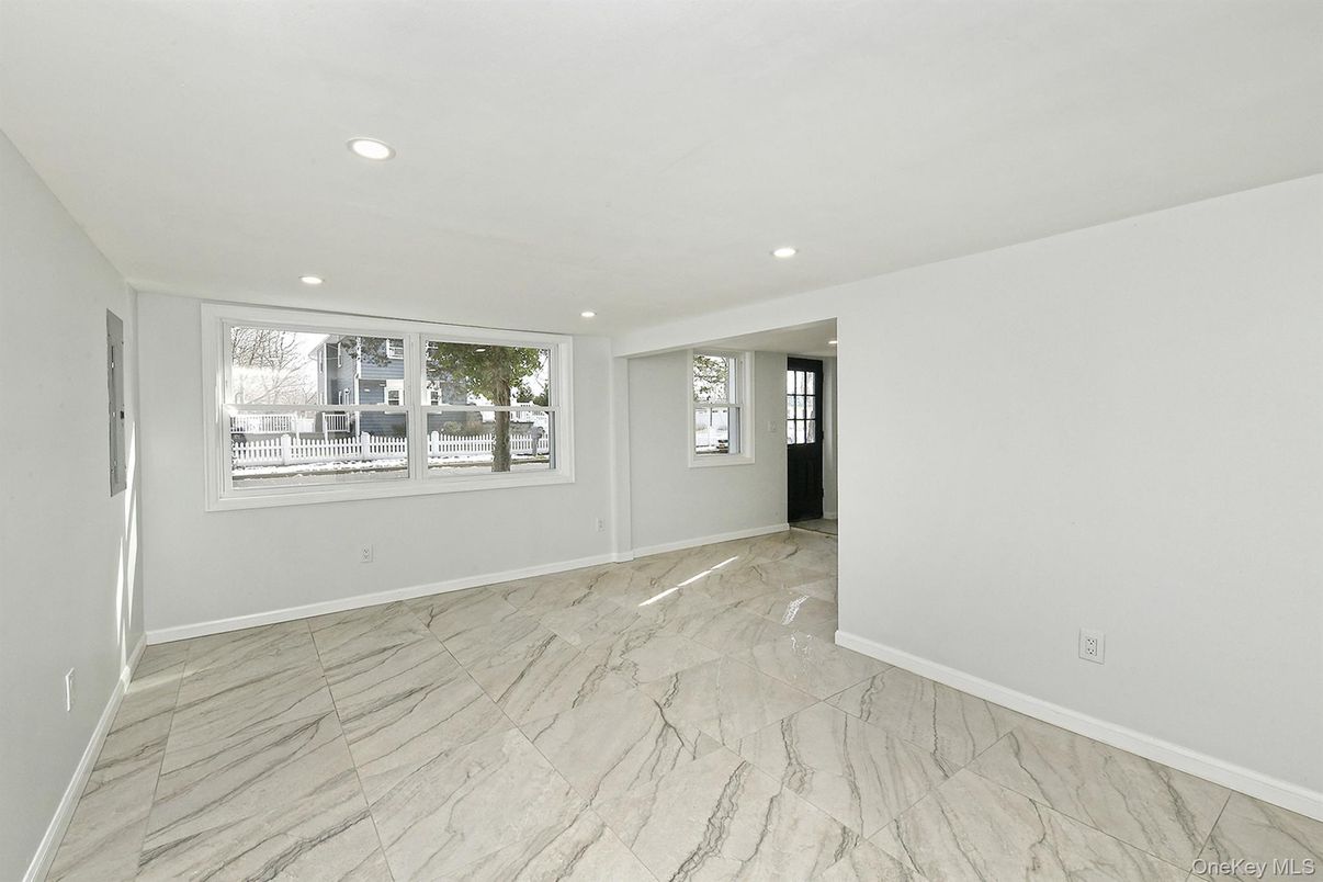 Empty room, Interior, Marble, Recessed Lighting