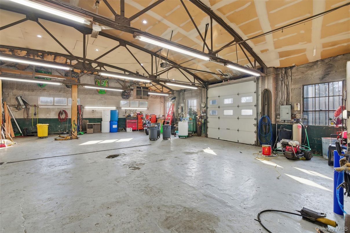 Garage, Interior, Wooden Beams