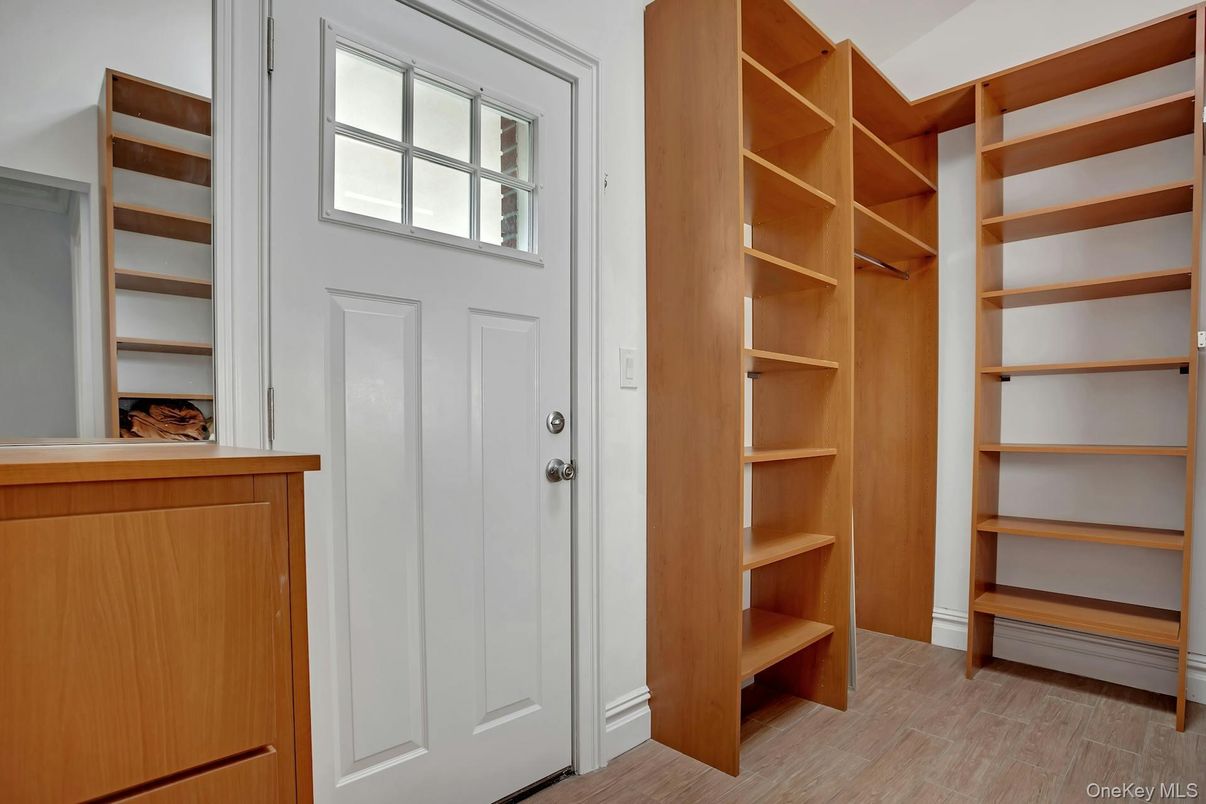 Interior, Walk-in Closets, Wood Texture Flooring