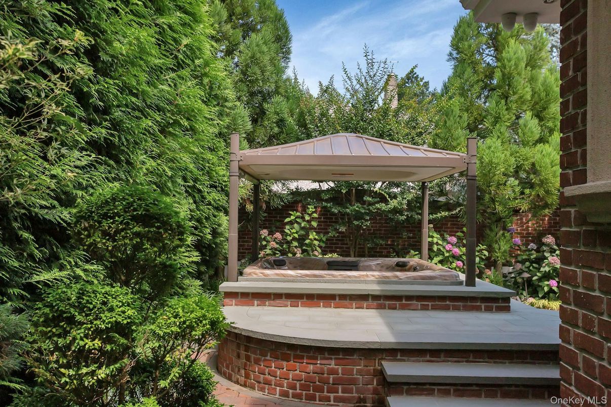 Exterior, Outdoor Kitchen