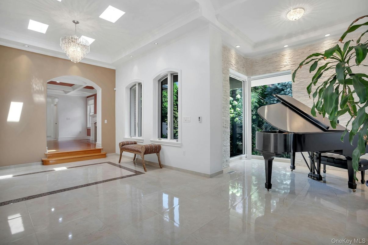 Chandelier, Interior, Piano, Recessed Lighting