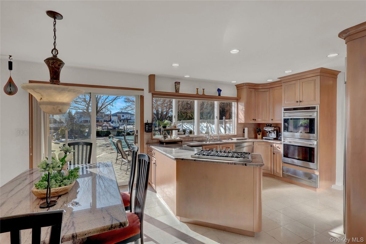 Dining room, Interior, Kitchen, Pendant Lights, Recessed Lighting, Stainless Steel Appliances