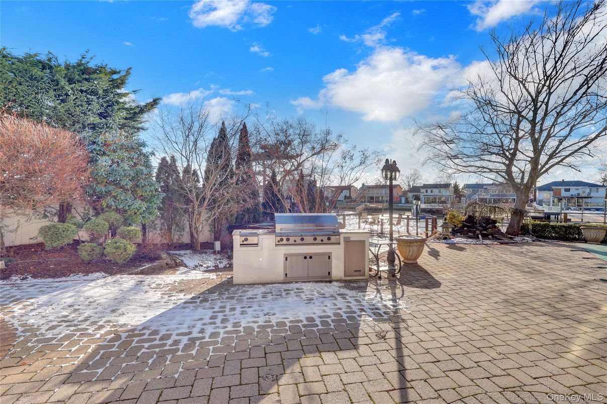 Exterior, Outdoor Kitchen