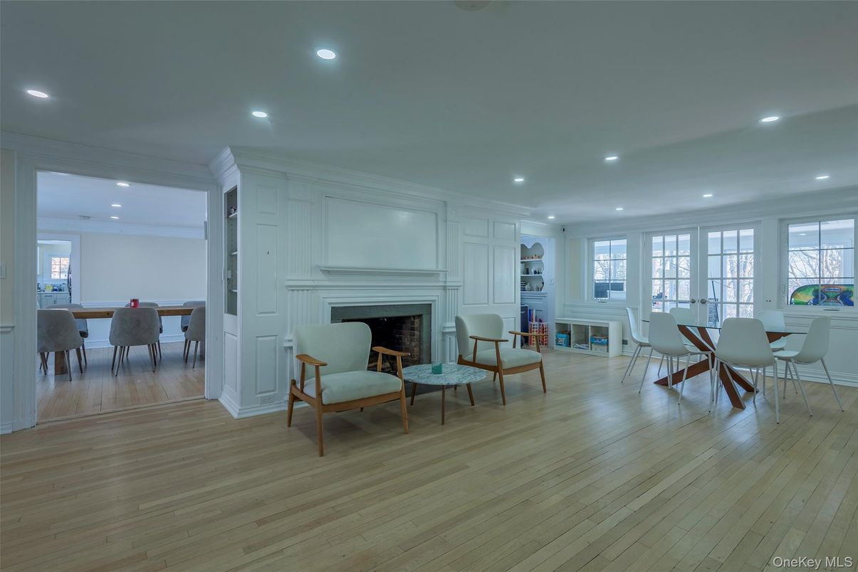 Dining room, Fireplace, Interior, Recessed Lighting, Wood Texture Flooring