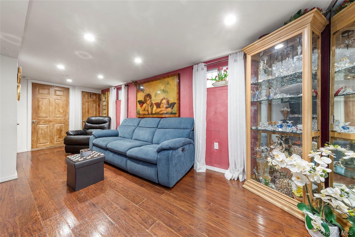 Interior, Recessed Lighting, Wood Texture Flooring