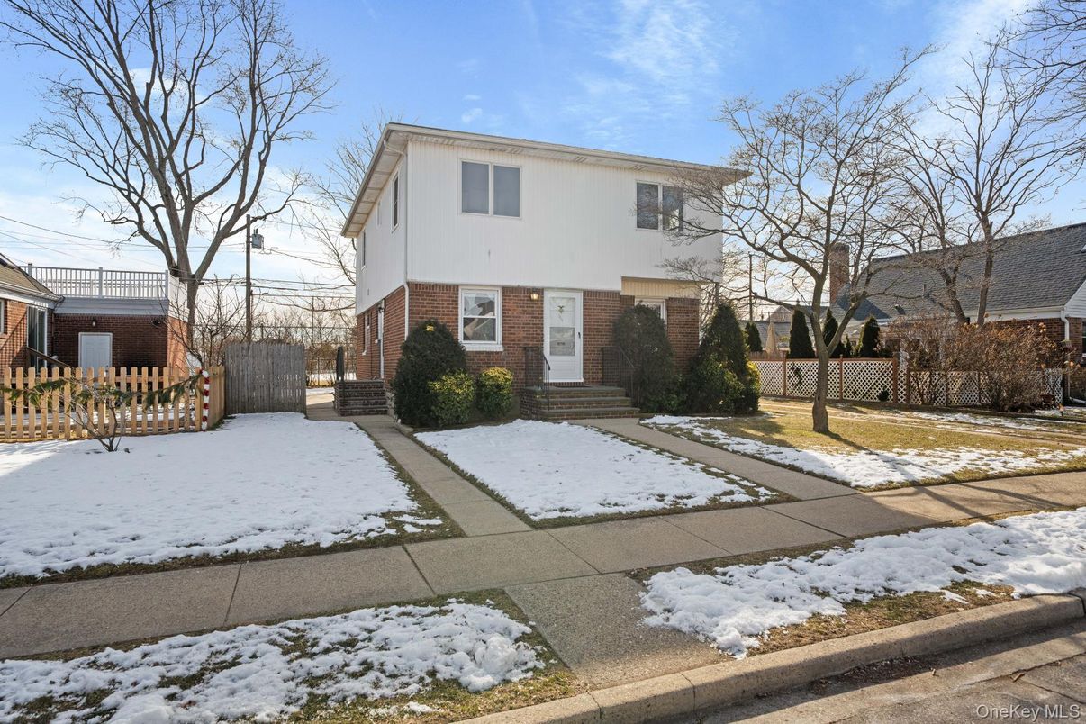 Exterior, Facade, Brick Facade, Split Level