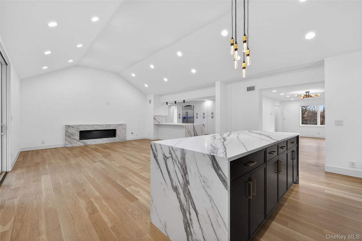 Fireplace, Interior, Kitchen, Pendant Lights, Recessed Lighting, Wood Texture Flooring