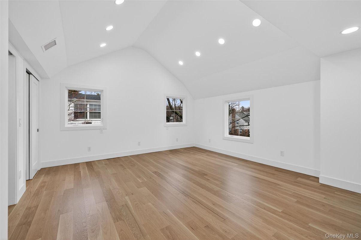 Empty room, Interior, Recessed Lighting, Wood Texture Flooring