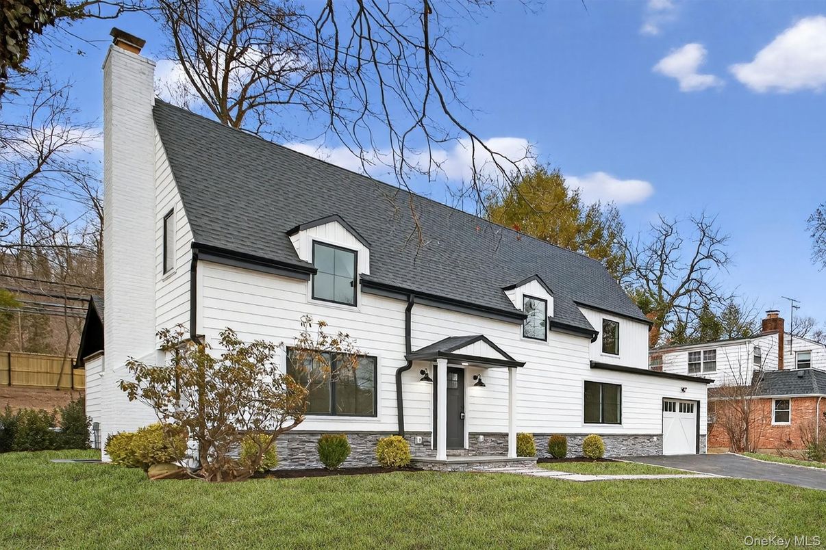 Exterior, Facade, Farmhouse