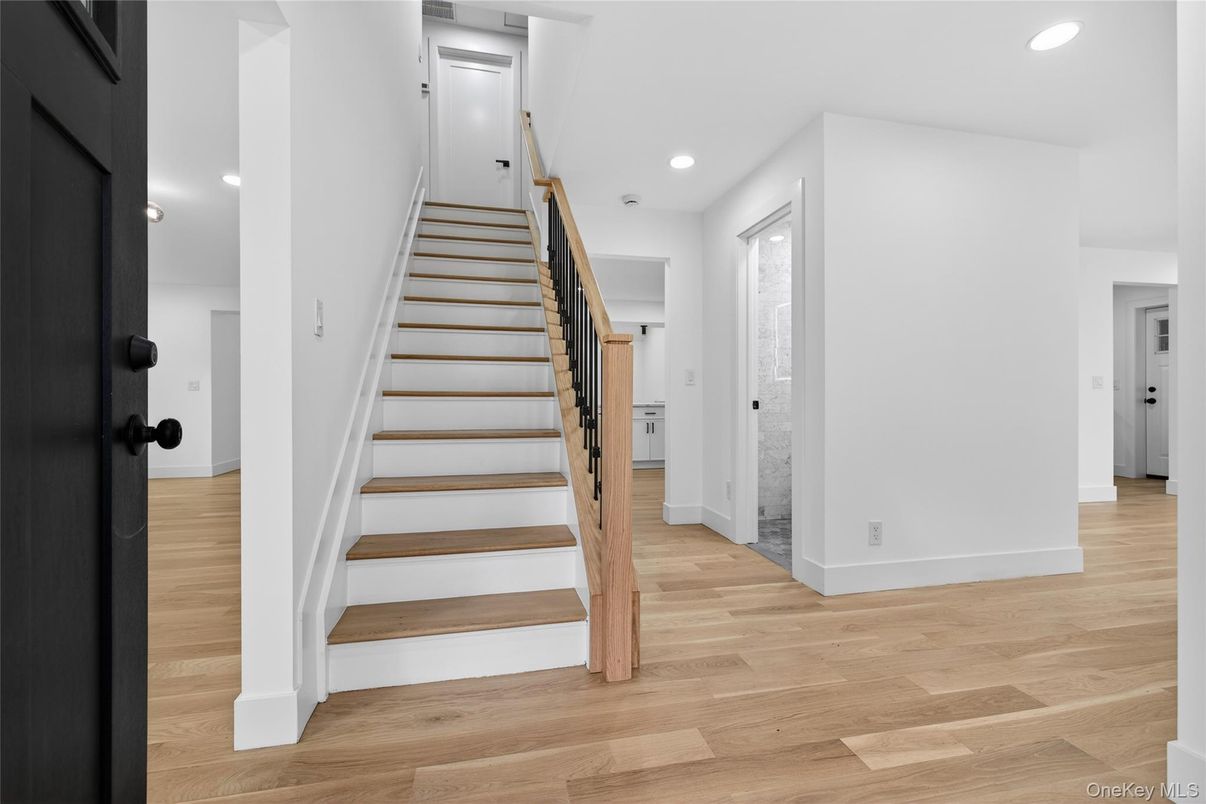 Interior, Recessed Lighting, Wood Texture Flooring