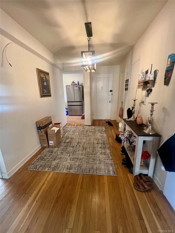 Interior, Pendant Lights, Wood Texture Flooring