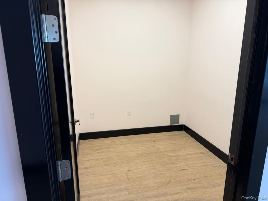 Elevator, Interior, Wood Texture Flooring