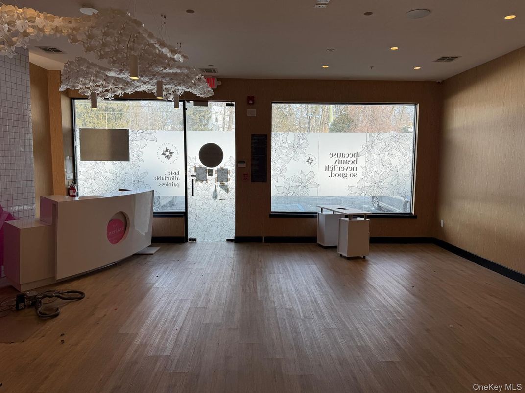 Interior, Pendant Lights, Recessed Lighting, Wood Texture Flooring