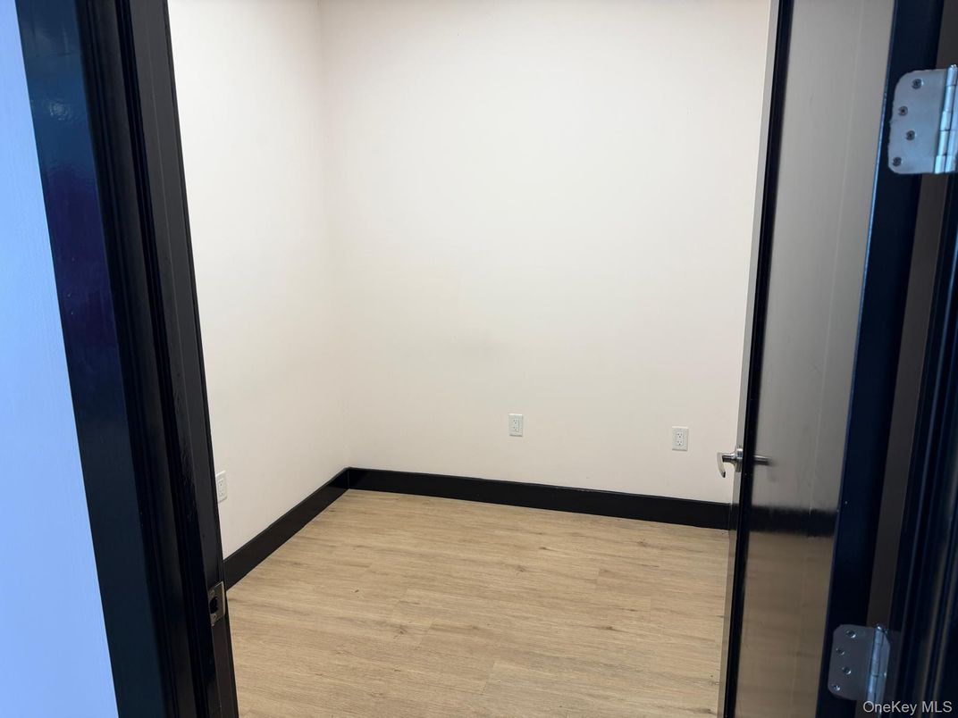 Elevator, Interior, Wood Texture Flooring